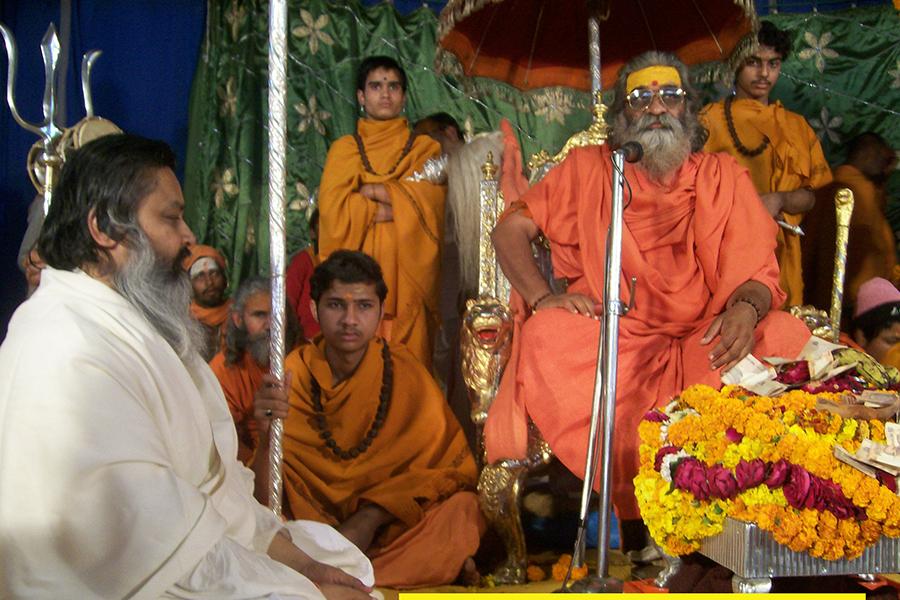 Girish Ji with Shankaracharya Jyotishpeethadheeshwar Swami Vasudevanand Saraswati Ji Maharaj at Magh Mela Prayag 2009